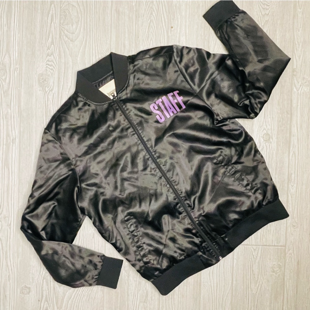 Justin Bieber Purpose Tour Staff Satin Bomber Jacket Size large Black Purple